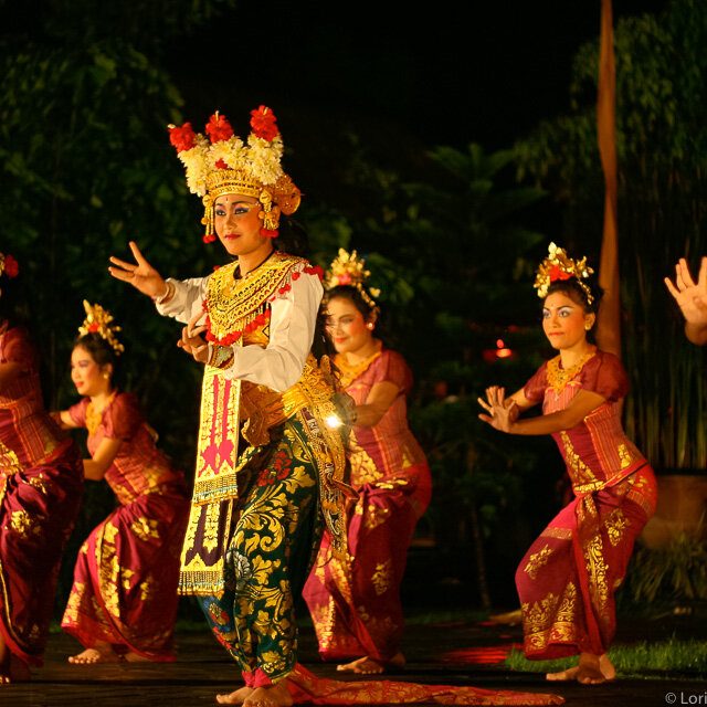 Experiencing traditional Balinese dance performances.